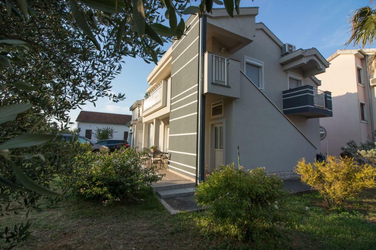 Apartments Luna Sveti Filip i Jakov Dış mekan fotoğraf